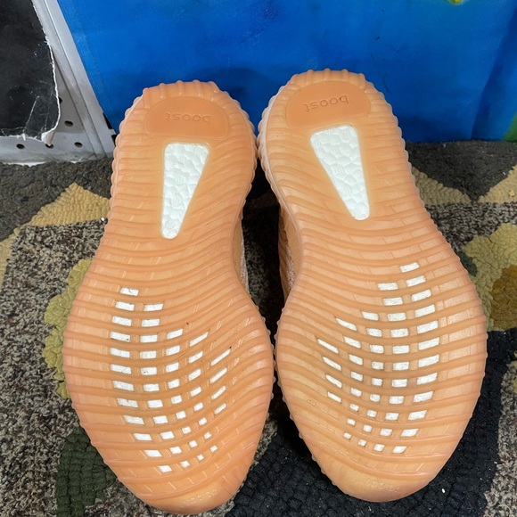 Yeezy Boost 350 V2 - Picture 5 of 6